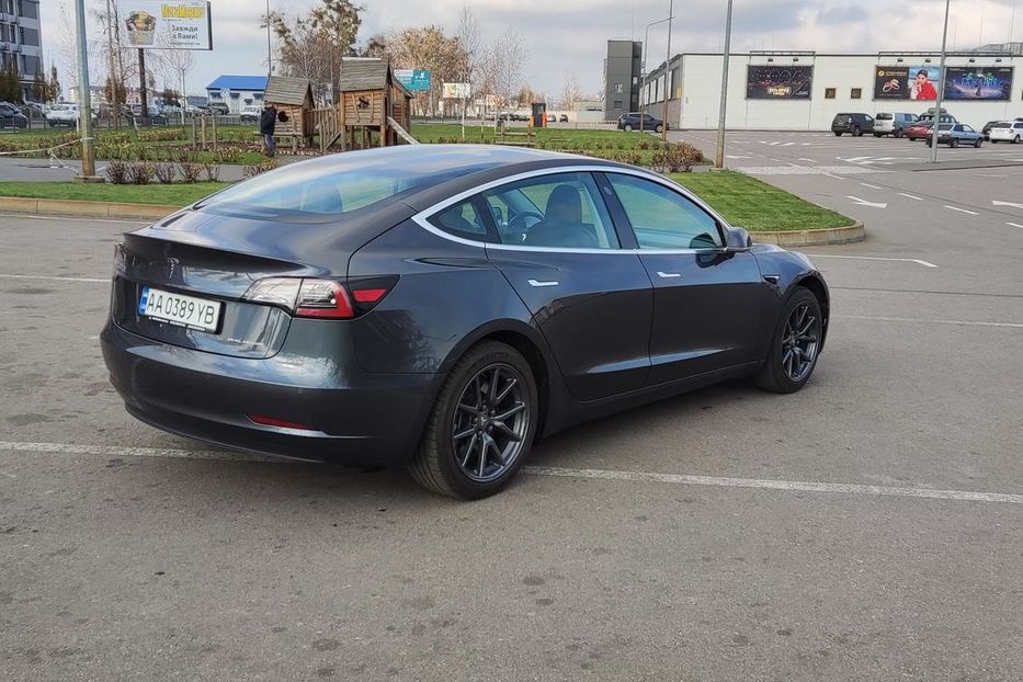 Продам Tesla Model 3 Long Range Dual motor AWD 2018 года в Киеве