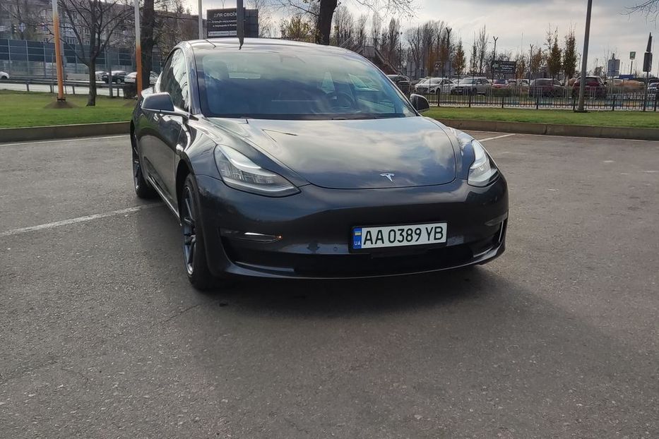 Продам Tesla Model 3 Long Range Dual motor AWD 2018 года в Киеве