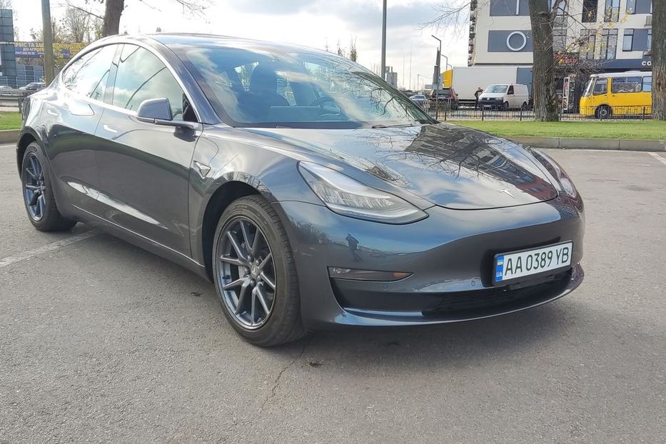 Продам Tesla Model 3 Long Range Dual motor AWD 2018 года в Киеве