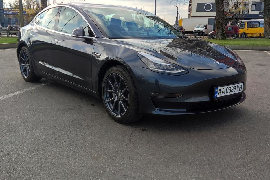 Продам Tesla Model 3 Long Range Dual motor AWD 2018 года в Киеве