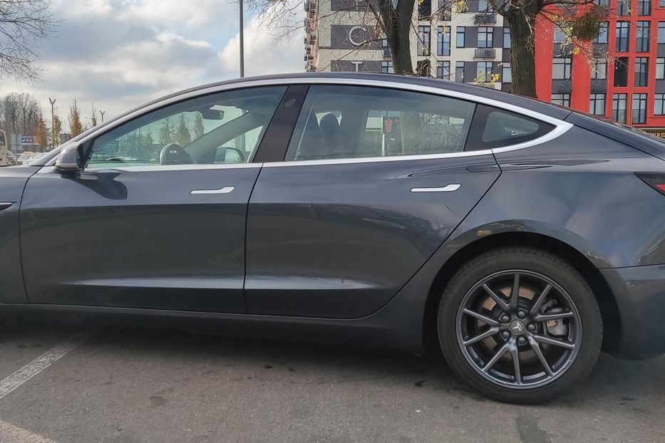 Продам Tesla Model 3 Long Range Dual motor AWD 2018 года в Киеве