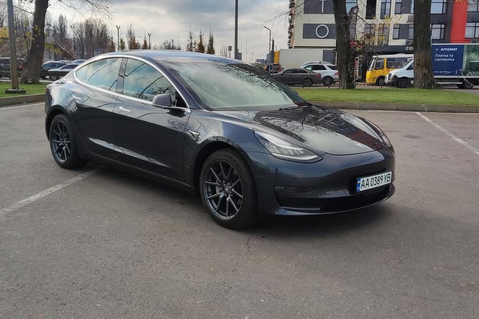 Продам Tesla Model 3 Long Range Dual motor AWD 2018 года в Киеве