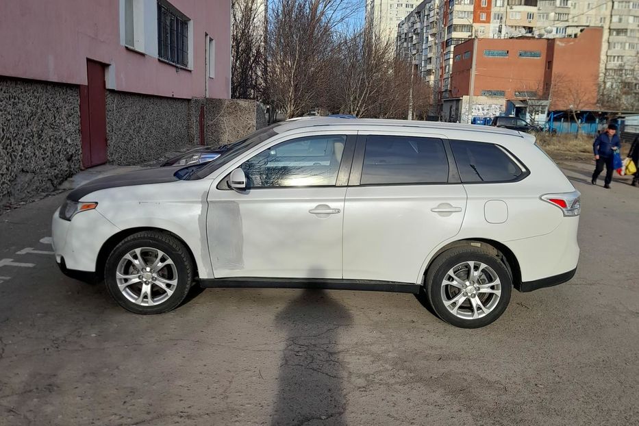 Продам Mitsubishi Outlander Se 2014 года в Одессе