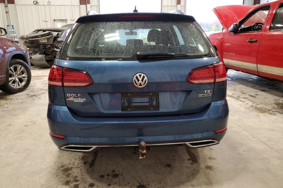 Продам Volkswagen Golf  Sportsvan 2018 года в Киеве