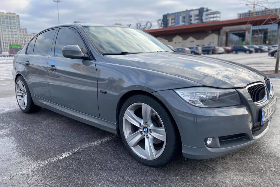 Продам BMW 330 2011 года в Киеве