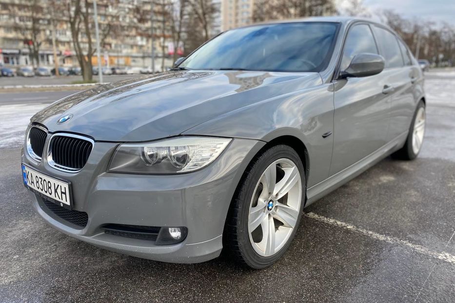 Продам BMW 330 2011 года в Киеве