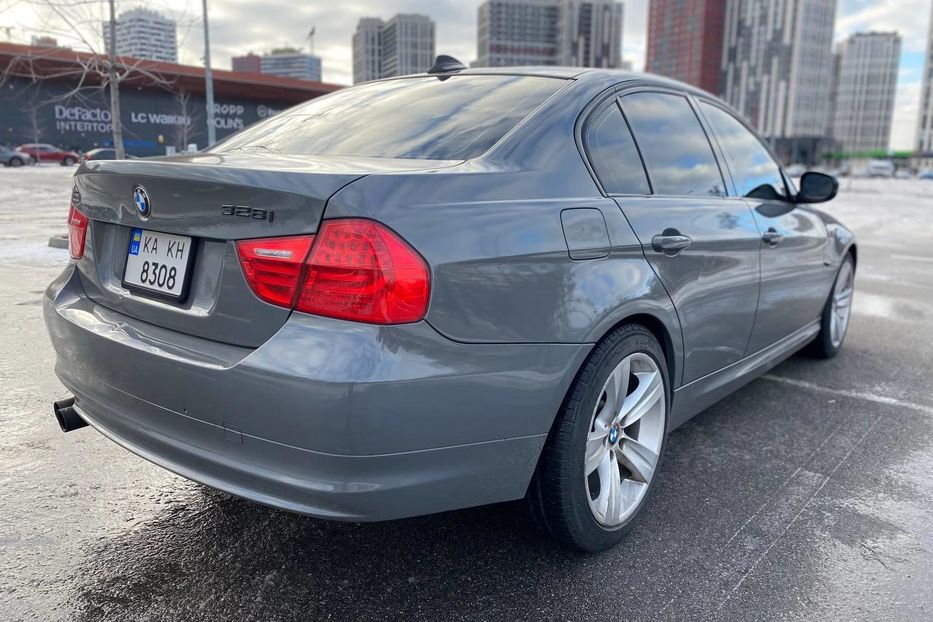 Продам BMW 330 2011 года в Киеве