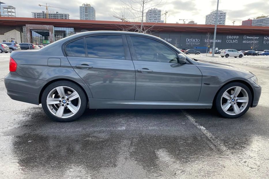 Продам BMW 330 2011 года в Киеве