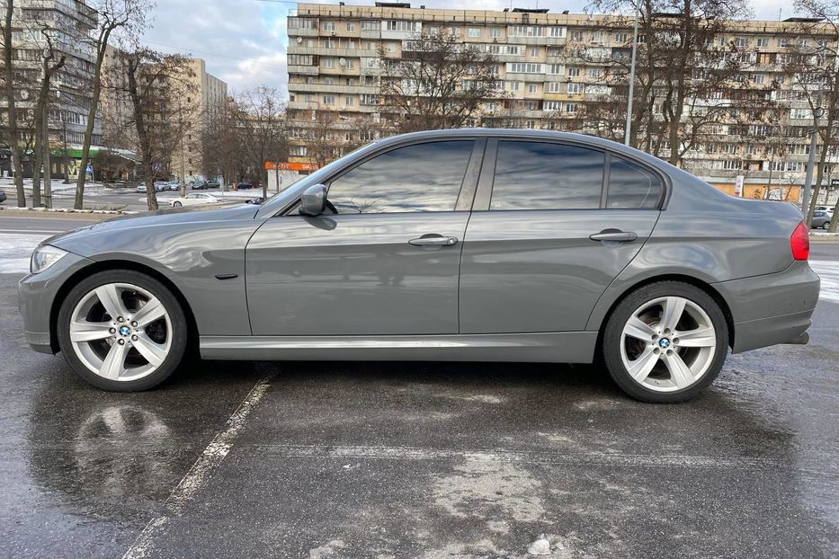 Продам BMW 330 2011 года в Киеве