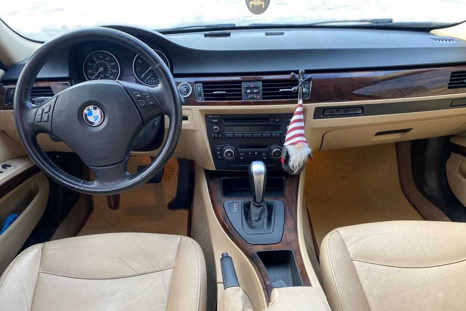 Продам BMW 330 2011 года в Киеве