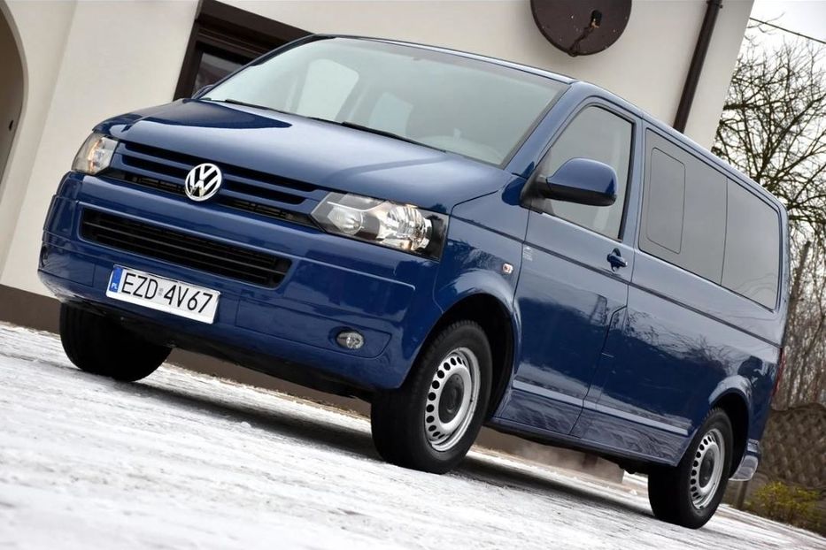 Продам Volkswagen T5 (Transporter) пасс. 4d4 2010 года в Киеве