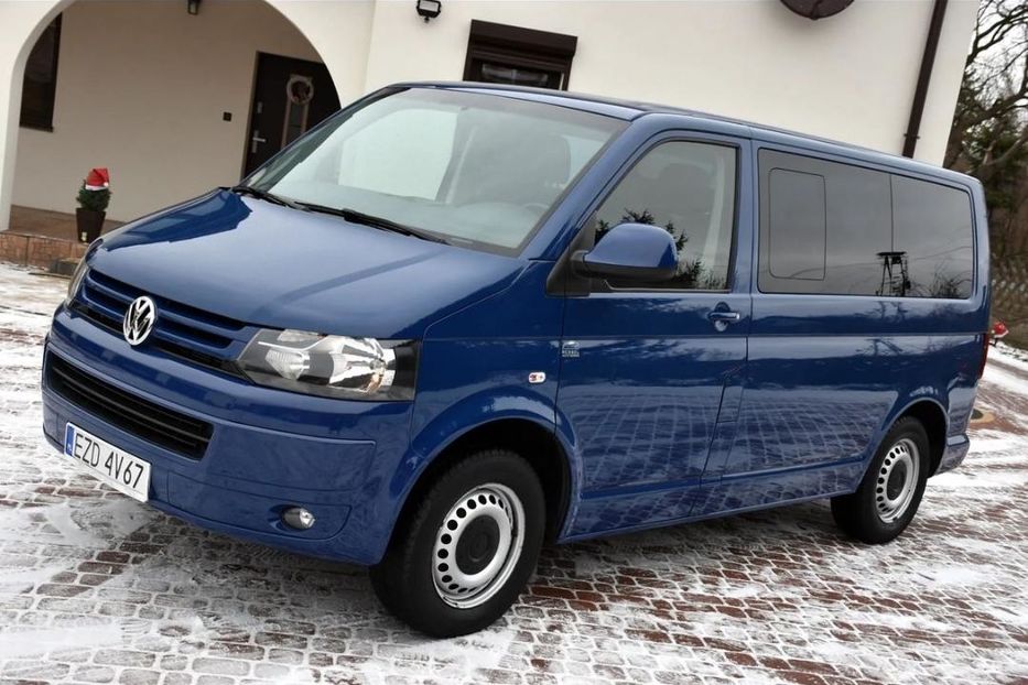 Продам Volkswagen T5 (Transporter) пасс. 4d4 2010 года в Киеве