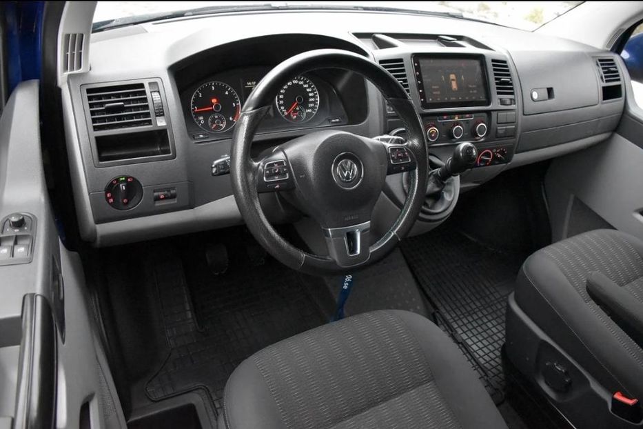 Продам Volkswagen T5 (Transporter) пасс. 4d4 2010 года в Киеве