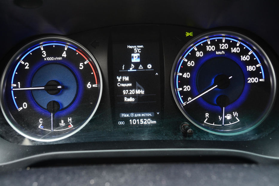 Продам Toyota Hilux 2015 года в Киеве