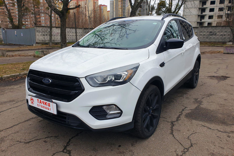 Продам Ford Escape 2018 года в Киеве