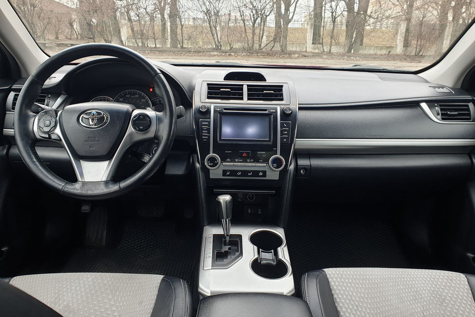 Продам Toyota Camry 2013 года в Киеве