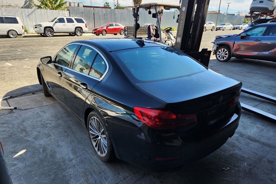 Продам BMW 540 540i 2018 года в Киеве