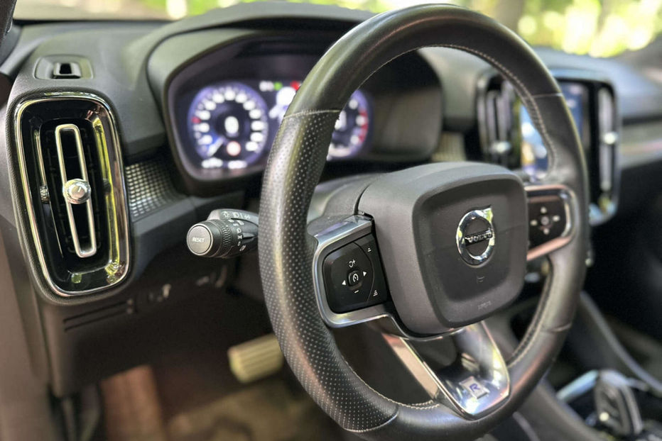 Продам Volvo XC60 2019 года в Киеве
