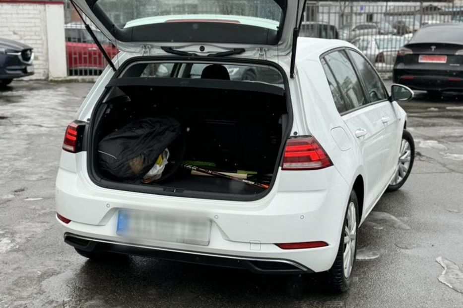 Продам Volkswagen e-Golf 2018 года в Киеве