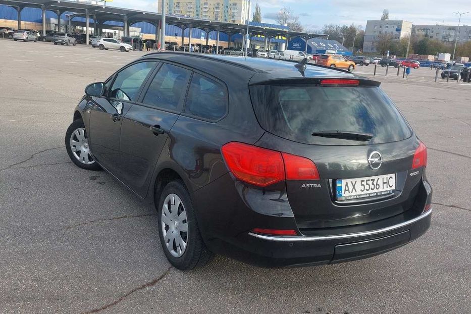 Продам Opel Astra J 2014 года в Харькове