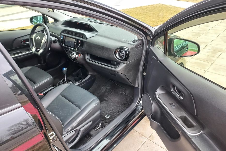 Продам Toyota Prius Aqva-G BLACK SOFT LEATHER SELE 2015 года в Киеве