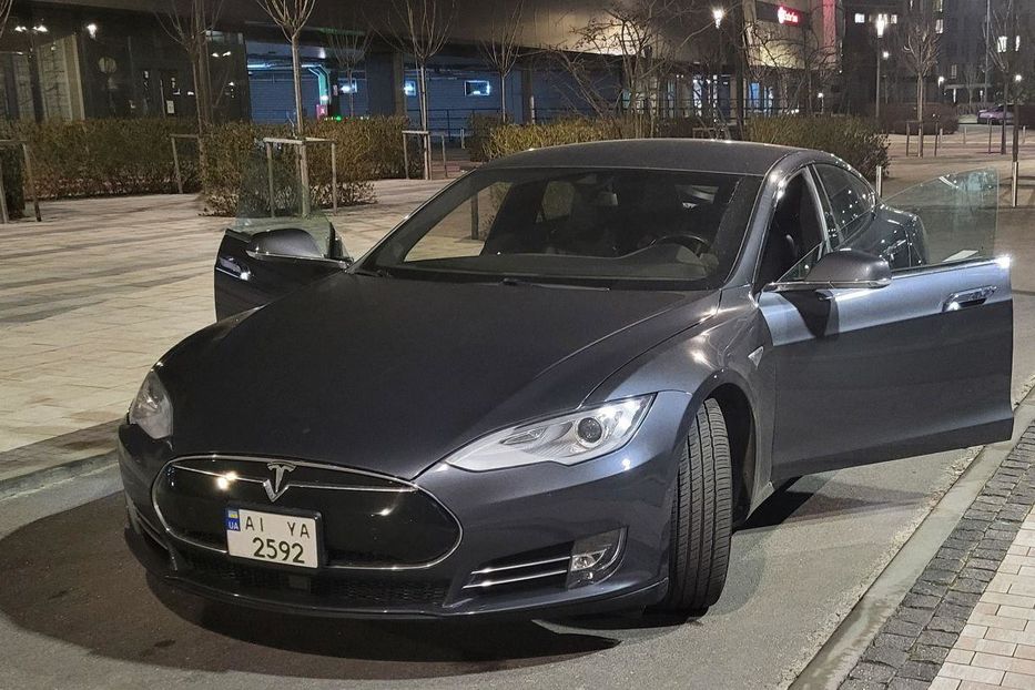 Продам Tesla Model S 2016 года в Киеве