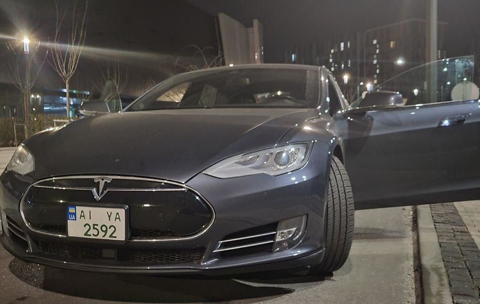 Продам Tesla Model S 2016 года в Киеве