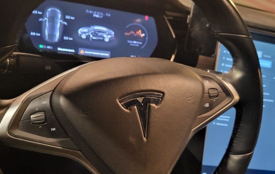 Продам Tesla Model S 2016 года в Киеве