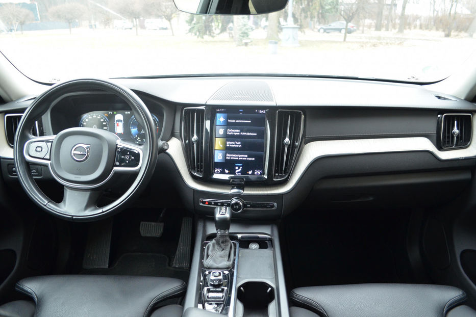 Продам Volvo XC60 2020 года в Киеве