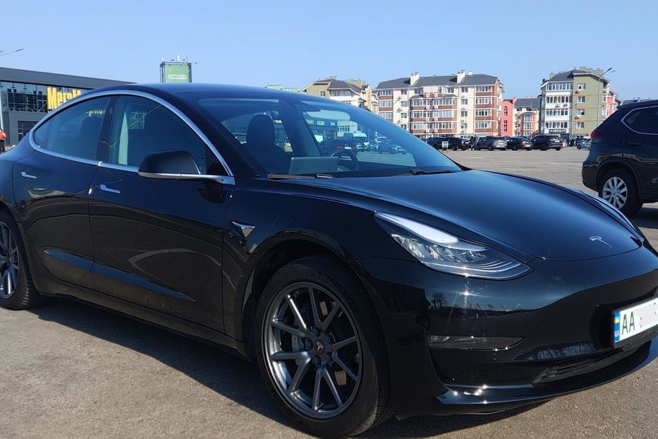 Продам Tesla Model 3 standart range plus 2019 года в Киеве