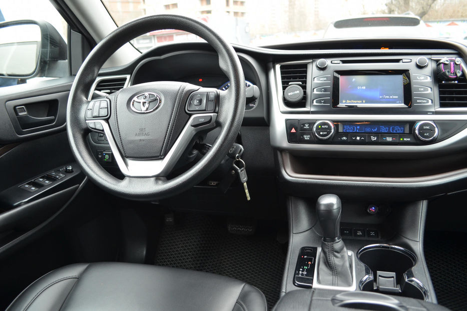 Продам Toyota Highlander 2014 года в Киеве
