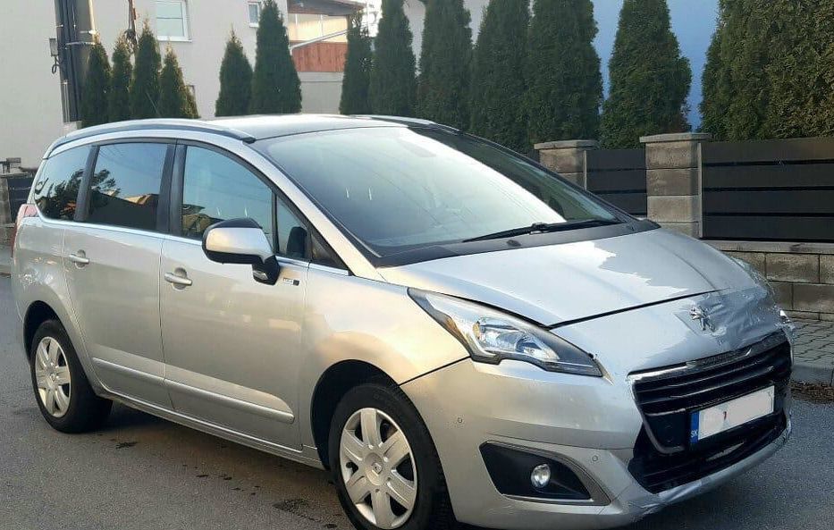 Продам Peugeot 5008 2.0 HDi МТ 2014 года в г. Умань, Черкасская область