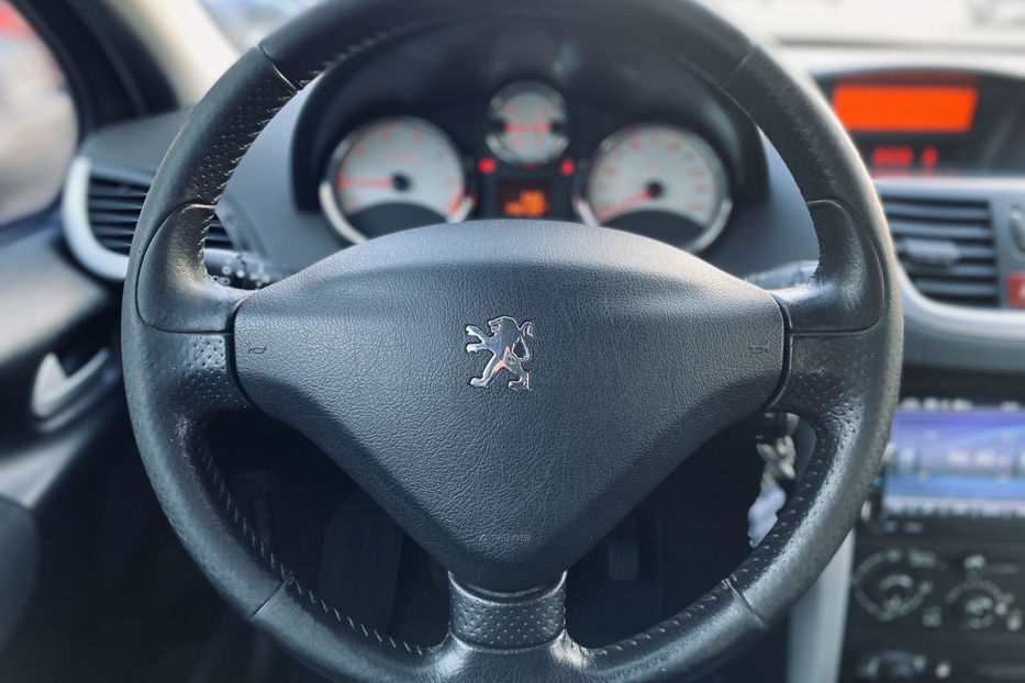 Продам Peugeot 207 2011 года в Киеве