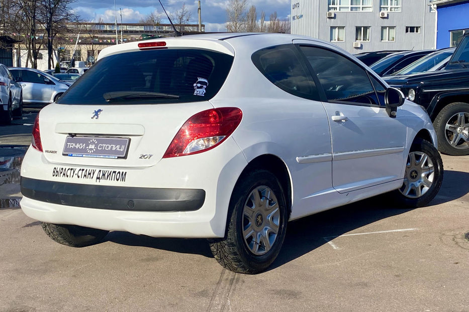 Продам Peugeot 207 2011 года в Киеве