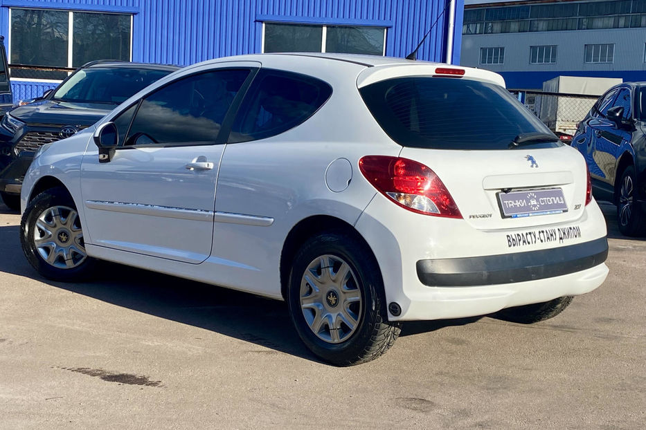 Продам Peugeot 207 2011 года в Киеве