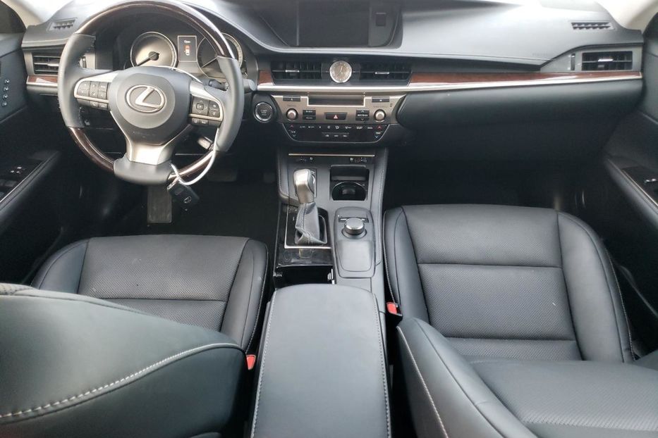 Продам Lexus ES 350 2017 года в Луцке