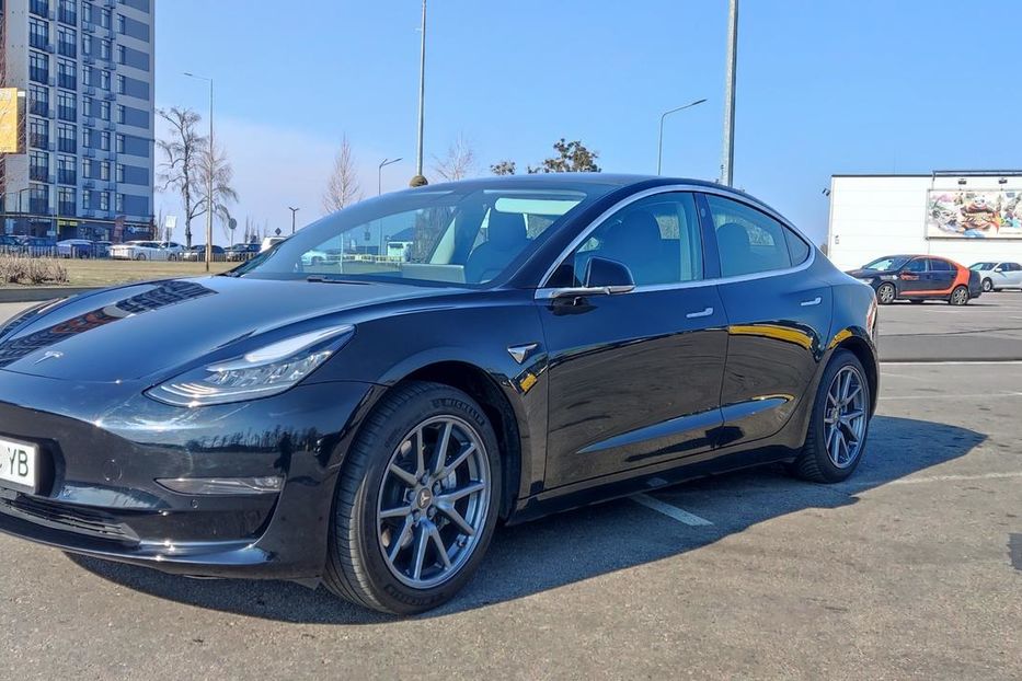 Продам Tesla Model 3 Standart Range Plus 2019 года в Киеве