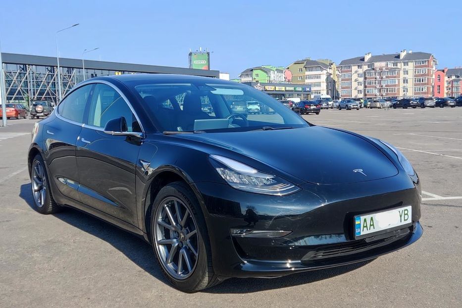 Продам Tesla Model 3 Standart Range Plus 2019 года в Киеве