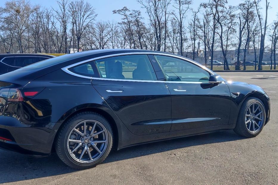 Продам Tesla Model 3 Standart Range Plus 2019 года в Киеве