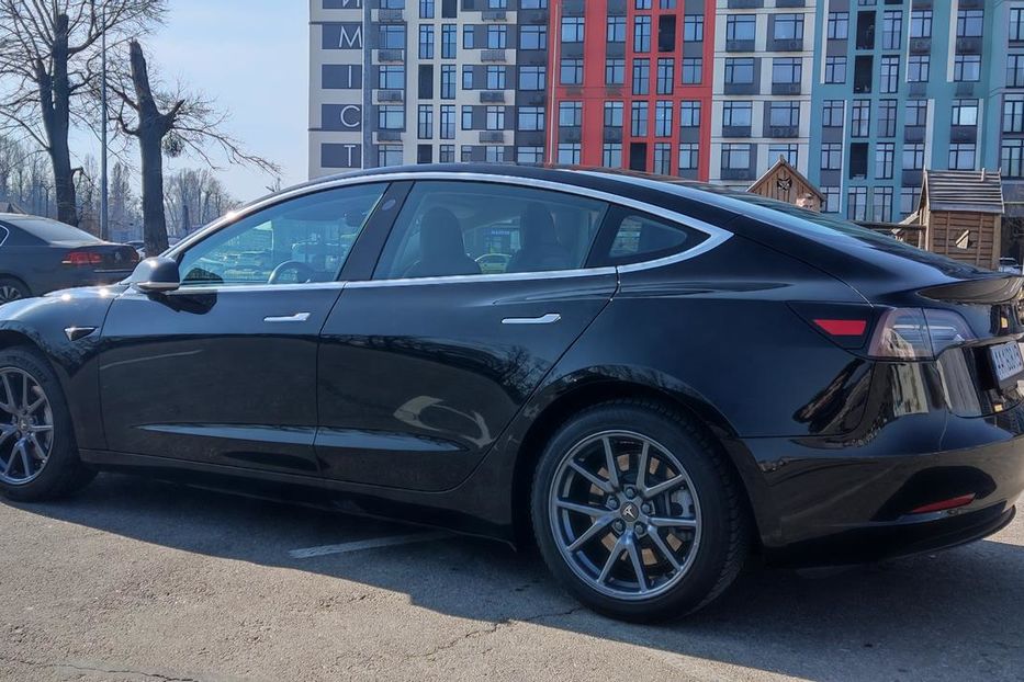 Продам Tesla Model 3 Standart Range Plus 2019 года в Киеве