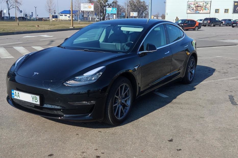 Продам Tesla Model 3 Standart Range Plus 2019 года в Киеве