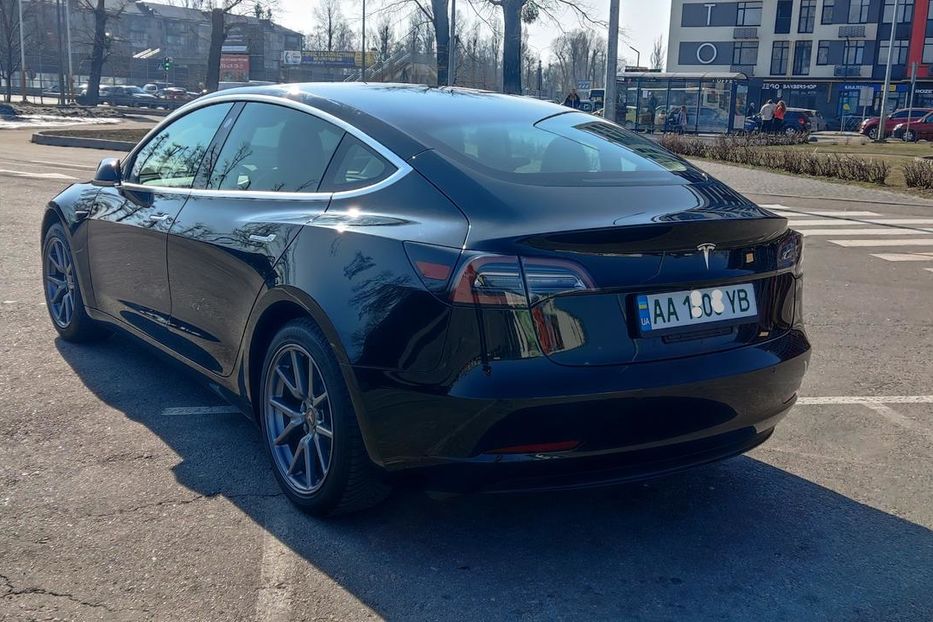 Продам Tesla Model 3 Standart Range Plus 2019 года в Киеве