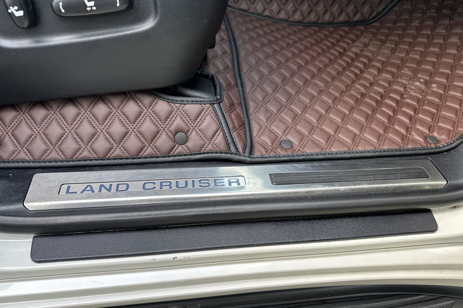 Продам Toyota Land Cruiser 200 2016 года в Киеве