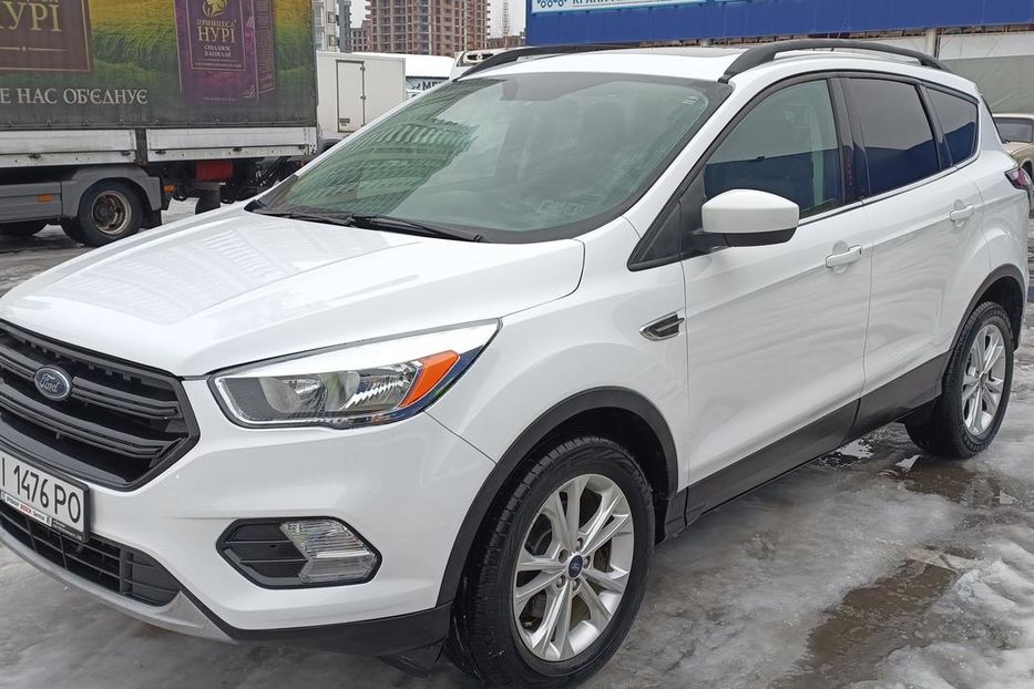 Продам Ford Escape 1,5 л 2018 года в Киеве