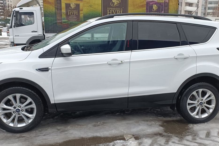 Продам Ford Escape 1,5 л 2018 года в Киеве