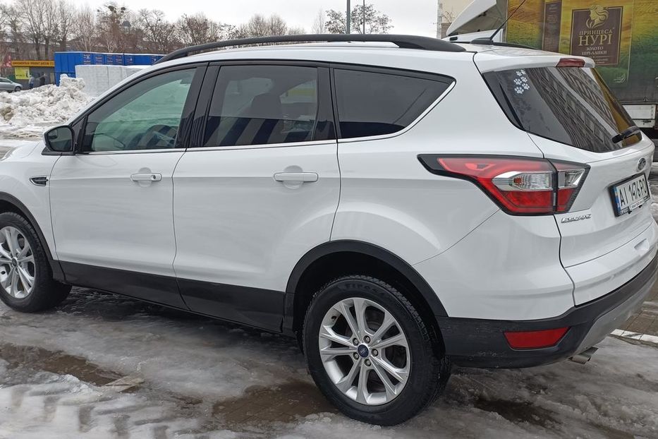 Продам Ford Escape 1,5 л 2018 года в Киеве