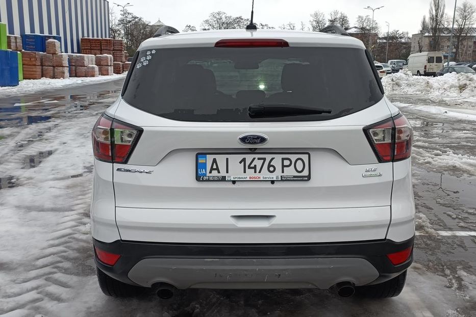 Продам Ford Escape 1,5 л 2018 года в Киеве