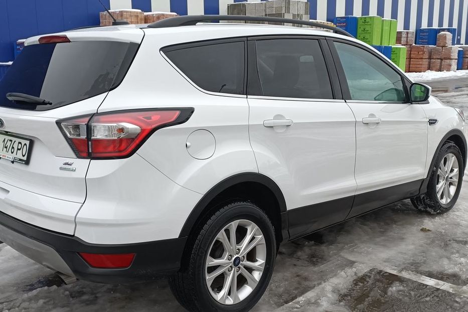 Продам Ford Escape 1,5 л 2018 года в Киеве