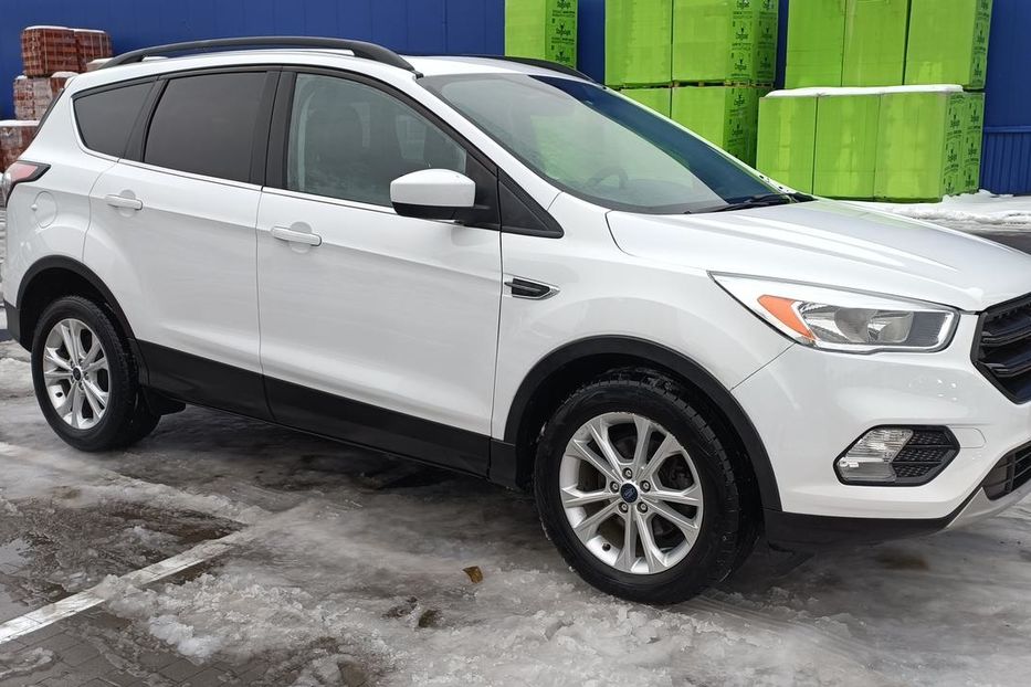 Продам Ford Escape 1,5 л 2018 года в Киеве