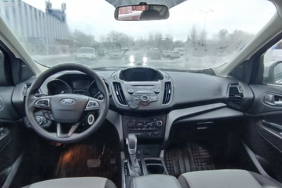 Продам Ford Escape 1,5 л 2018 года в Киеве